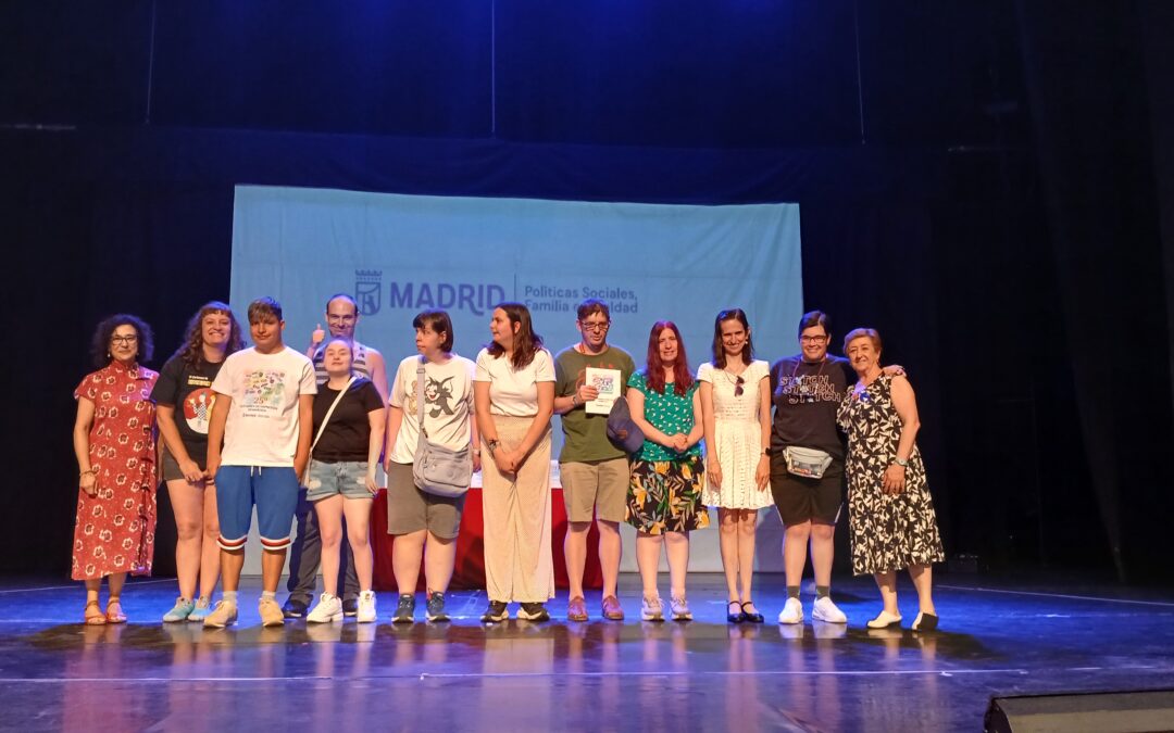 Recogemos el premio del certamen de expresión dramática.